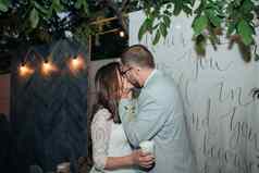 婚礼摄影吻新娘新郎位置