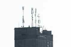 塔无线移动信号细胞沟通互联网沟通网络屋顶轮廓混凝土建筑