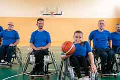 照片篮球团队战争几个小专业体育设备人残疾的人篮球法院