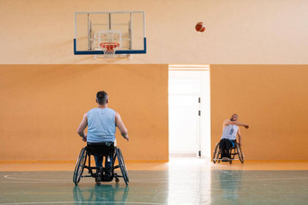 <strong>培训篮球</strong>团队战争几个小专业体育设备人残疾的人<strong>篮球</strong>法院