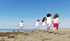 快乐孩子集团玩海滩