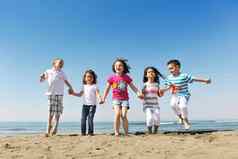 快乐孩子集团玩海滩