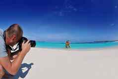 摄影师采取照片海滩