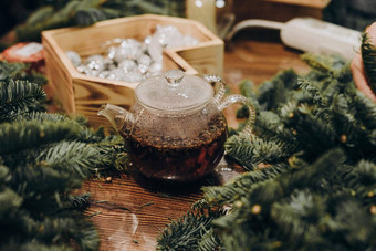 <strong>主</strong>类创建圣诞节花环<strong>玻璃水</strong>壶美味的酿造茶