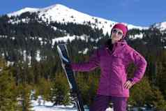 冬天女人滑雪