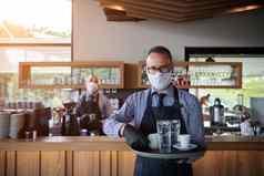 服务员医疗保护面具服务咖啡餐厅