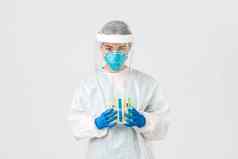 科维德冠状病毒疾病医疗保健工人概念严肃的表情小心亚洲女科技实验室工人研究员个人保护设备持有试管》疫苗