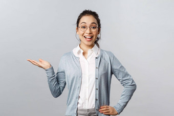 生活方式人情绪概念快乐的快乐亚洲女人眼镜介绍公司产品横幅指出持有促销手左一边复制空间