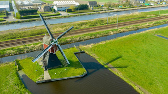 空中视图荷兰传统的风车<strong>农村农村</strong>荷兰圩运河铁路桥路
