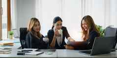 业务女人会计使工作审计团队金融会计茶工作审计税概念