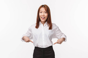 肖像漂亮的微笑亚洲女人白色衬衫黑色的裙子邀请退<strong>房产</strong>品指出手指相机给建议促进显示项目