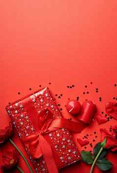 情人节一天礼物玫瑰蜡烛红色的背景复制空间
