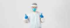 科维德冠状病毒疾病医疗保健工人概念自信严肃的表情亚洲女医生工作会传染的区个人保护设备显示竖起大拇指