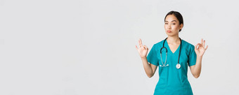 科维德医疗保健工人流感大流行概念深刻的印象好看的亚洲女护士实习医生风云医生显示手势点头批准赞美优秀的选择赞美
