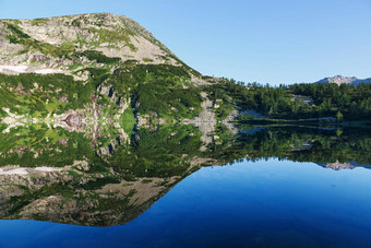 反射<strong>山水</strong>镜子图像<strong>山水</strong>