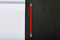 记事本红色的铅笔黑色的石头板背景教育记录目标的行为