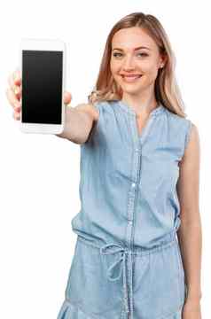 肖像微笑女人显示空白智能手机屏幕孤立的白色背景