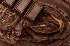 巧克力酒吧说谎固化融化了巧克力背景