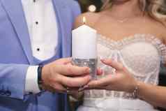 蜡烛手新婚夫妇点火家庭炉婚礼