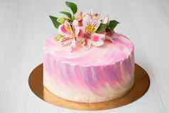 蛋糕粉红色的巧克力装饰花