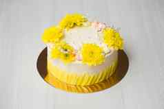 蛋糕黄色的污渍黄色的菊花蛋白酥皮