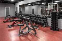 室内宽敞的空健身房特殊的设备物理培训锻炼机器架集黑色的权重体育运动健身