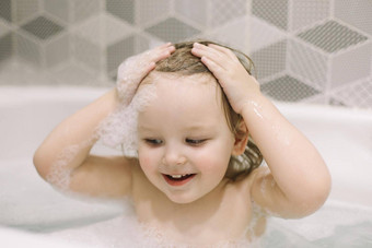 孩子<strong>洗澡婴儿</strong>采取浴特写镜头脸肖像微笑女孩健康护理孩子们卫生