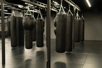 袋冲<strong>拳击拳击</strong>手锻炼竞争体育运动战斗生活方式强度红色的俱乐部环活动空艺术
