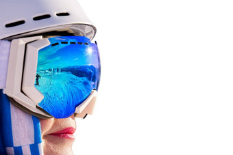 肖像女人阿尔卑斯山脉女人滑雪护目镜滑雪度假胜地反射滑雪护目镜