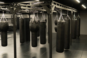 袋冲拳击背景在室内竞争健身健身房袋重跆拳道俱乐部皮革活动黑暗侵略