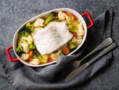 鱼鳕鱼烤烤箱蔬菜健康的饮食健康的食物灰色的石头背景关闭前视图