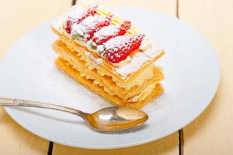 拿破仑草莓蛋糕甜点