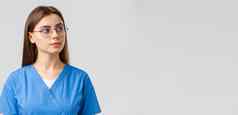 医疗保健工人医学保险科维德流感大流行概念深思熟虑的漂亮的专业女护士医生眼镜实习医生风云好奇的思考观察