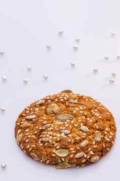 吃燕麦片饼干概念使芯片饼干美味的美味的零食棕色（的）饼干孤立的白色背景小麦秋天饮食饼干