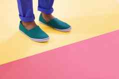颜色鞋子裁剪拍摄鞋子色彩鲜艳的背景