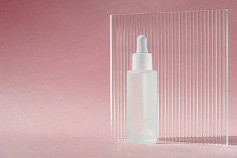 血清石油胶原蛋白肽白色透明的瓶下降粉红色的背景丙烯酸肋表护肤品治疗护肤品模型包装液体化妆品产品