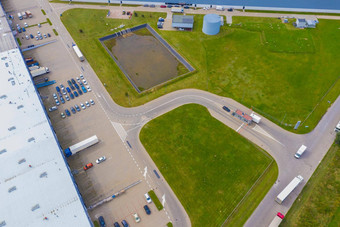 空中视图分布中心无人机摄影工业物流区卡车物流中心