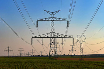 高电压塔概念技术行业不断上升的能源价格不断上升的电能源价格能源危机引起的战争俄罗斯乌克兰