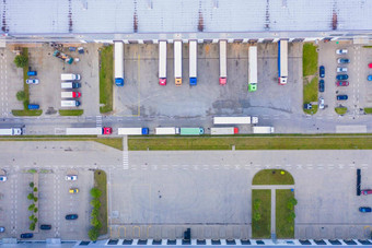 空中视图货物仓库物流中心工业城市区空中视图<strong>卡车</strong>加载物流中心视图无人机