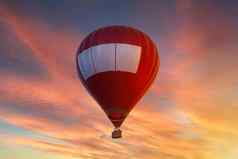 红色的热空气气球飞行天空日落日出