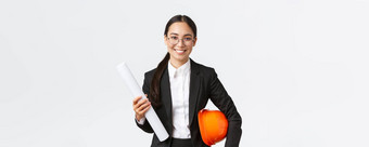 微笑专业亚洲女架构师业务西装眼镜携带蓝图首页设计安全头盔工程师介绍项目输入建设区域白色背景