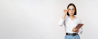 图像年轻的亚洲业务女人女企业家眼镜持有平板电脑专业眼镜白色背景