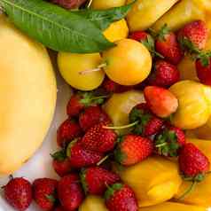热带水果集背景芒果李子草莓
