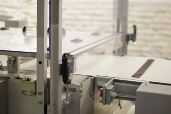 行生产巧克力工业工厂自动过程生产行糖果图片巧克力工厂生产输送机带糖果