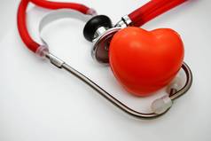 听诊器红色的心白色背景心健康健康保险概念