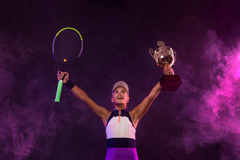 网球球员杯网拍火庆祝完美的胜利比赛下载网球社会媒体模板