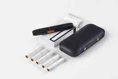 一代黑色的电子香烟电池更清洁的包加热棒孤立的白色加热烟草系统关闭