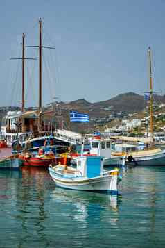 米克诺斯港口钓鱼船游艇船只希腊