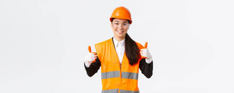 满意微笑女亚洲首席建设工程师给许可输入建筑企业崛起穿安全服装眼镜手套头盔显示竖起大拇指批准