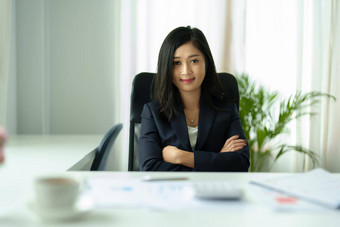 数据分析计划市场营销会计审计肖像亚洲业务女人规划市场营销电脑统计数据表现在市场营销计划项目会议